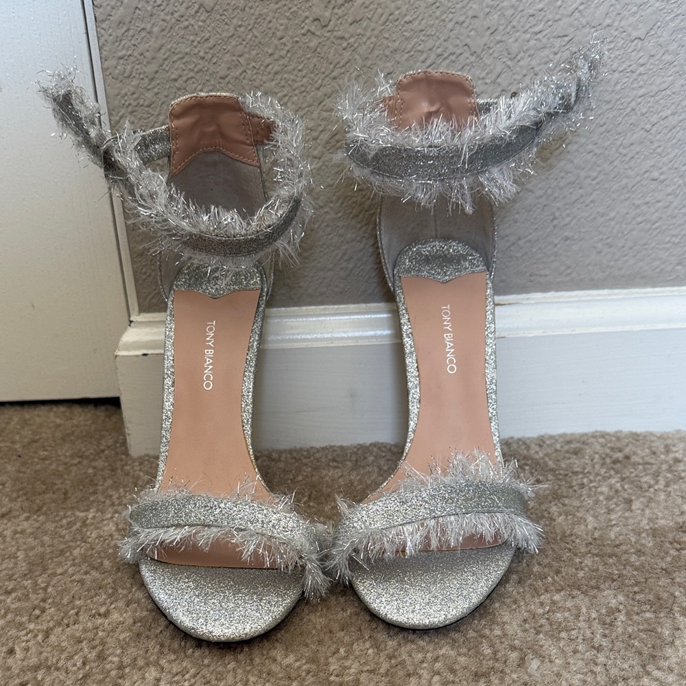 NWT Tony Bianco Kimi Silver Heels